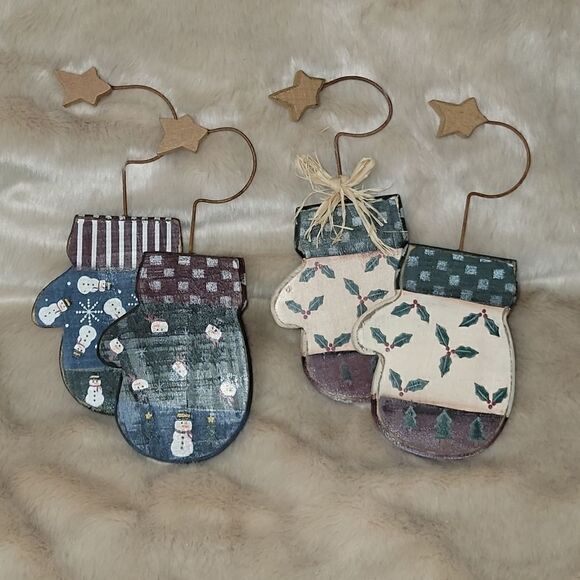 Set OF 4 LTD WOODEN COUNTRY MITTEN ORNAMENTS - Picture 1 of 8